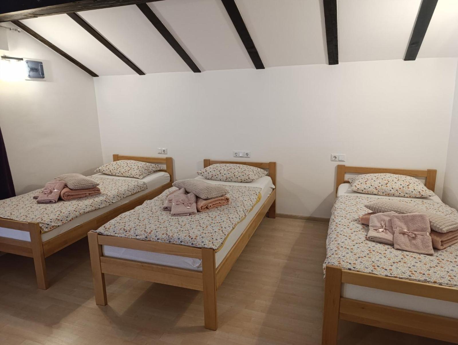 Naid Apartmani Kulen Vakuf Extérieur photo