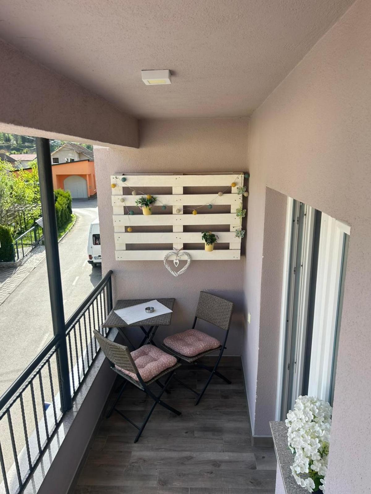 Naid Apartmani Kulen Vakuf Extérieur photo