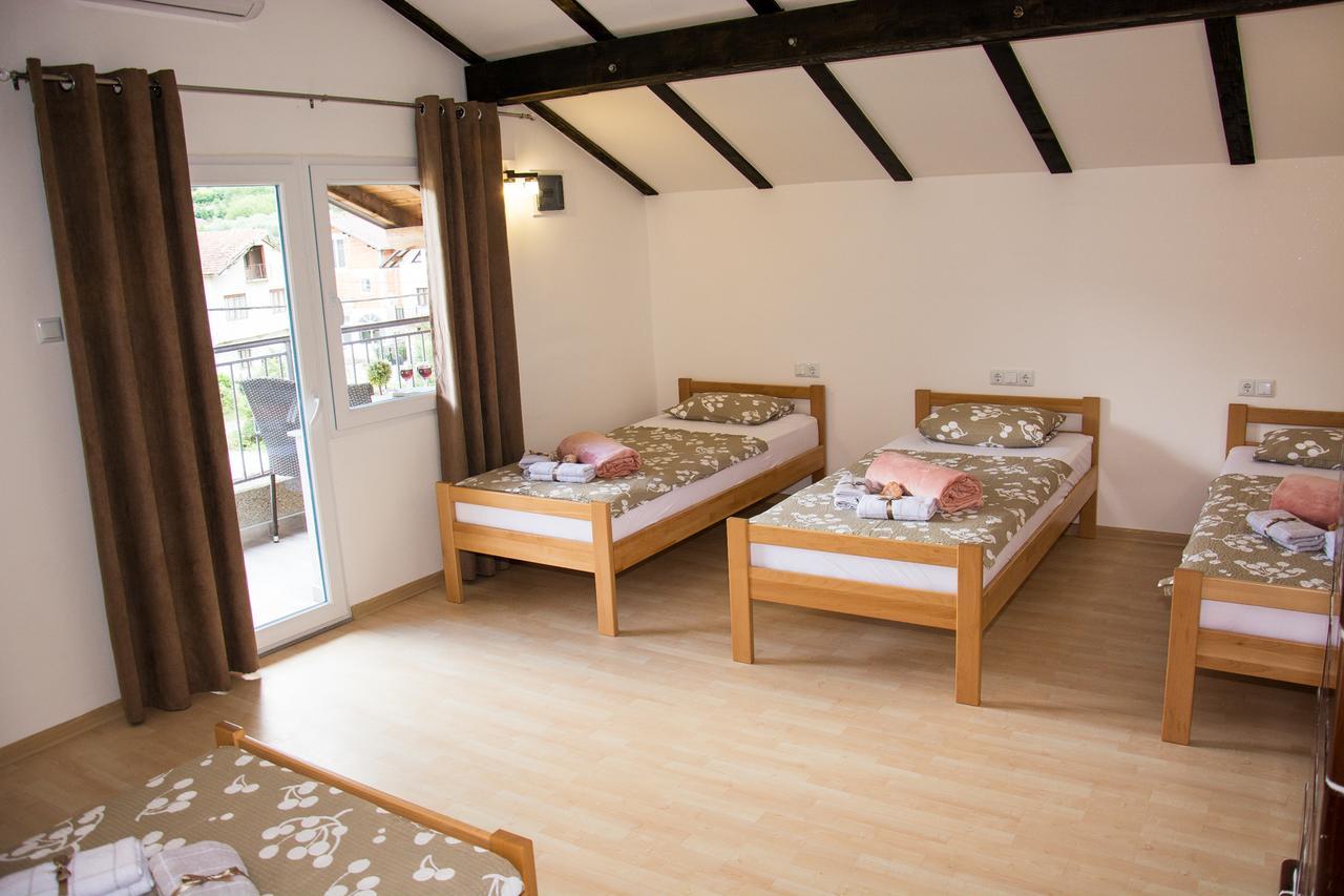 Naid Apartmani Kulen Vakuf Extérieur photo